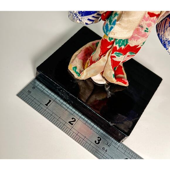 Geisha Doll Figurine - Glass Eyes, Silk Kimono, Japan - 9.5 inch 60’s souvenir - Picture 4 of 5